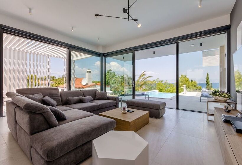 Luxury Villa Luna With Swimming Pool