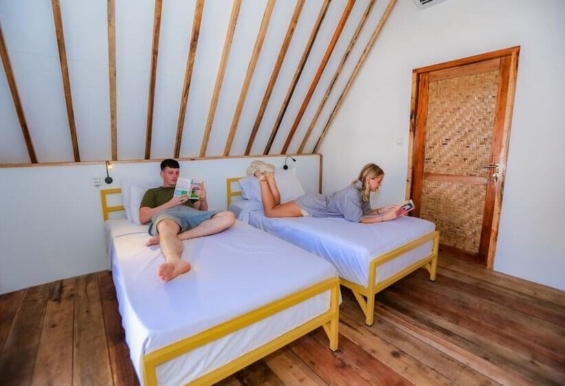 Mad Monkey Gili Trawangan   Hostel
