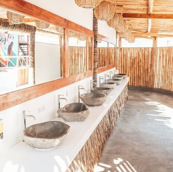 Mad Monkey Gili Trawangan   Hostel