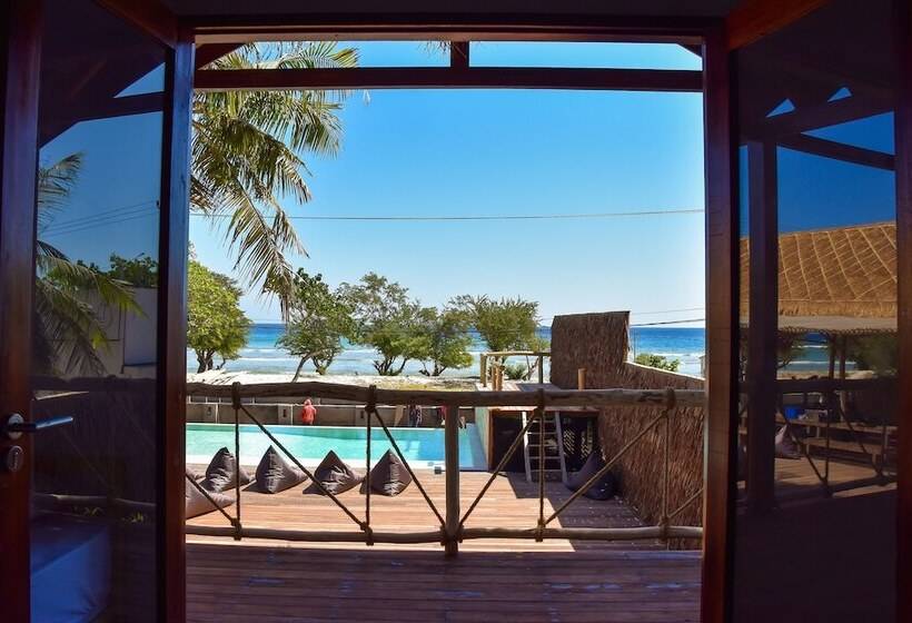 Mad Monkey Gili Trawangan   Hostel