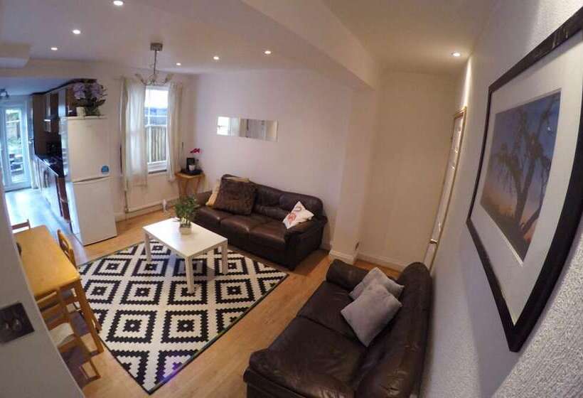 پانسیون Hollybush Row Rooms