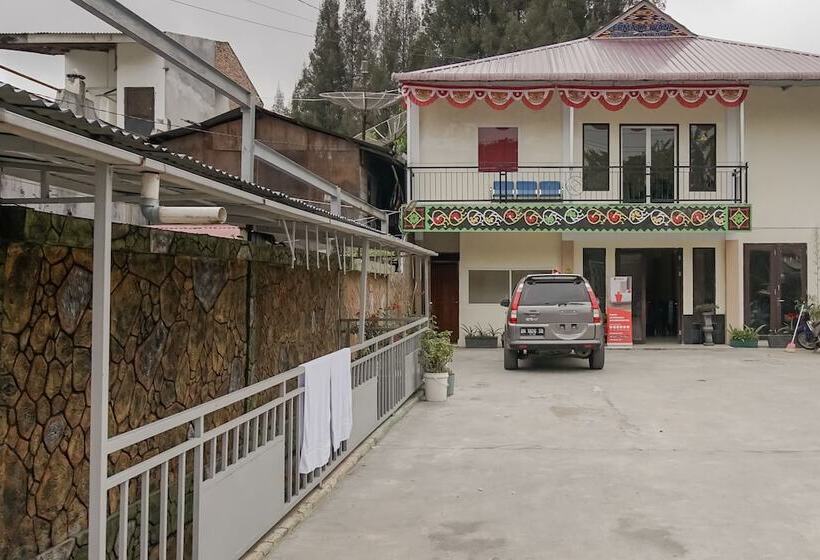 پانسیون Reddoorz Near Tahura Berastagi