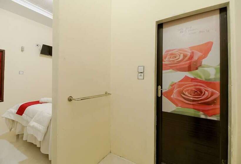 پانسیون Reddoorz Near Tahura Berastagi