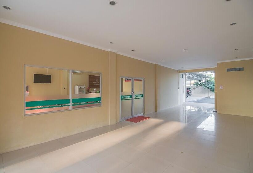 پانسیون Reddoorz Plus Near Syamsudin Noor Airport 3