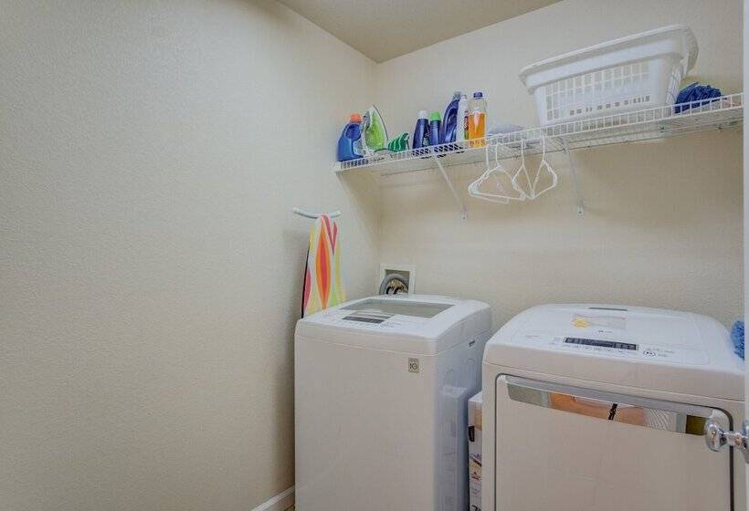 Urban Practicality! 3 Beds, Patios & Dog Friendly