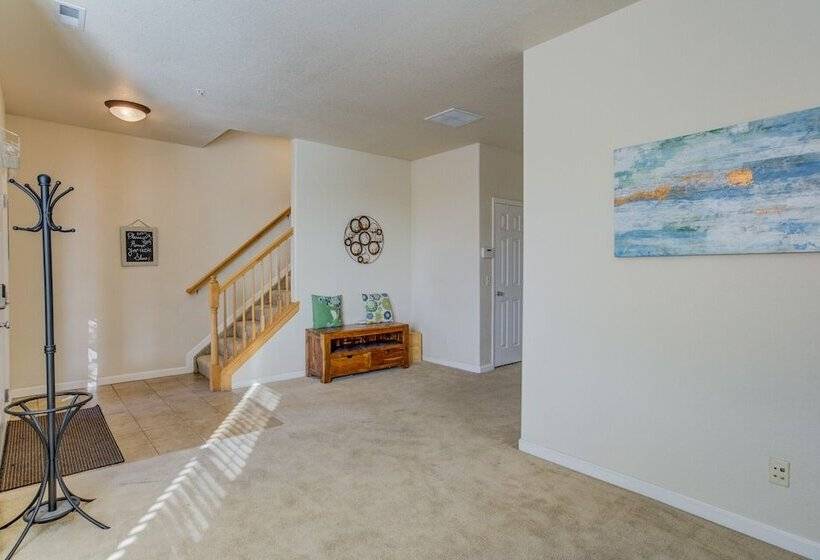 Urban Practicality! 3 Beds, Patios & Dog Friendly