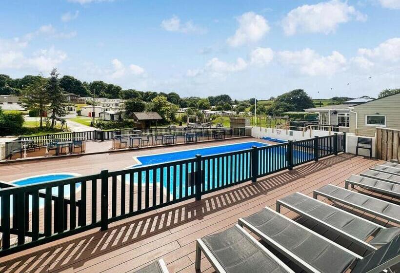 فندق Calloose Holiday Park