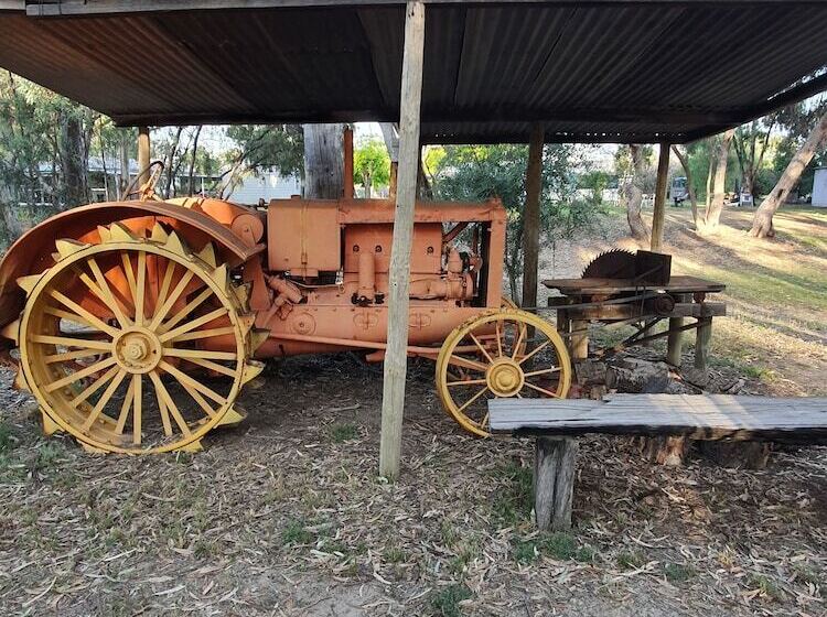 هتل Pioneer Tourist Park