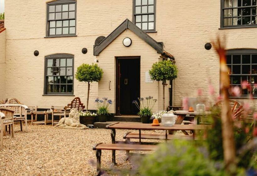 צימר Wheatacre White Lion