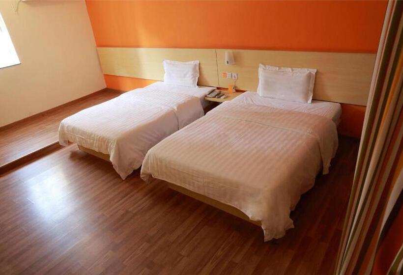 هتل 7days Inn Zhuhai North Railway Station Jinding