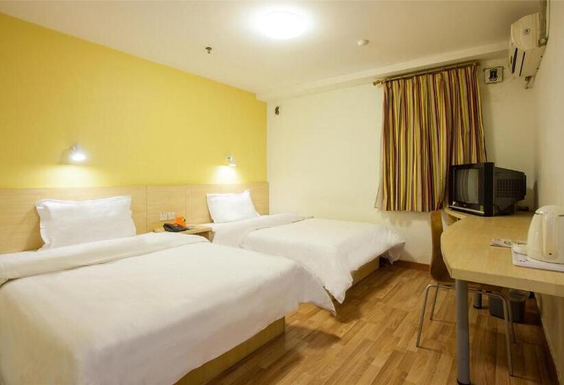 هتل 7days Inn Zhuhai North Railway Station Jinding