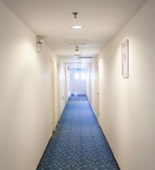 هتل 7days Inn Zhuhai North Railway Station Jinding