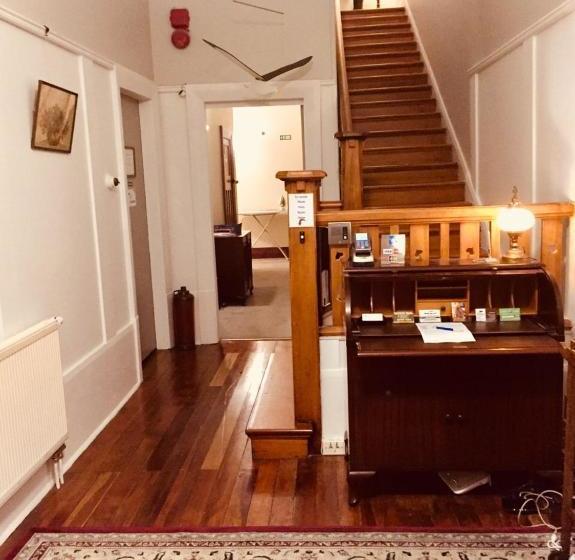 هتل Albatross Inn Bed & Breakfast