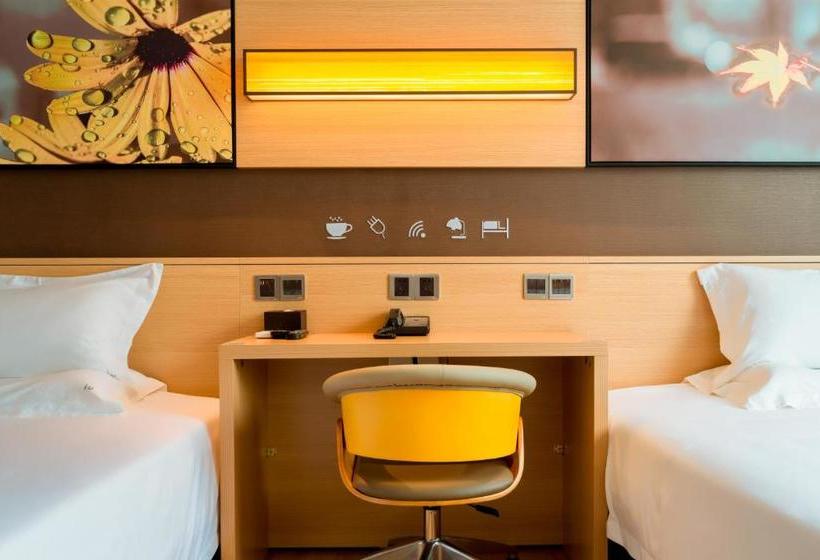 בית מלון כפרי Iu  Taian Railway Station Square Branch