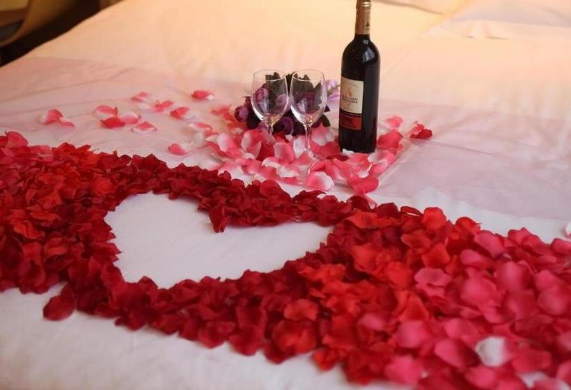 בית מלון כפרי Iu  Taian Railway Station Square Branch