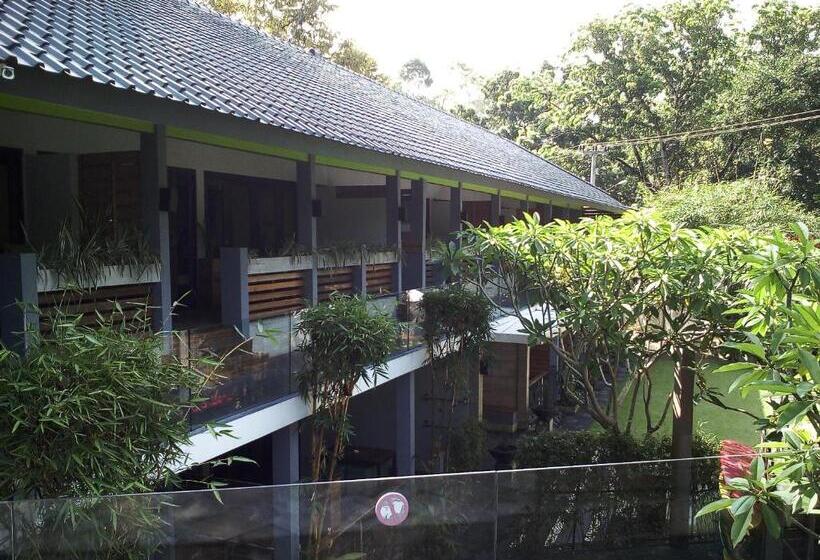 هتل Javacove Beach