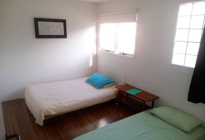 بنسيون Charles Rooms Guesthouse