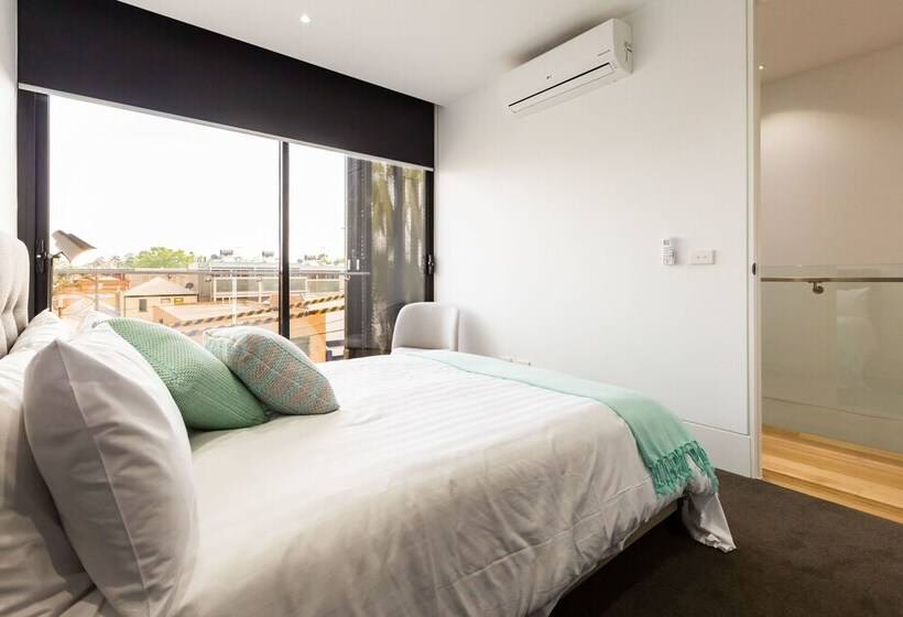 Renee, 4bdr North Melbourne House