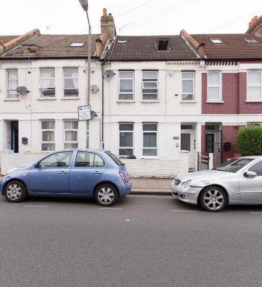 Пансион Tooting Broadway Studios & Rooms By Dc London Rooms