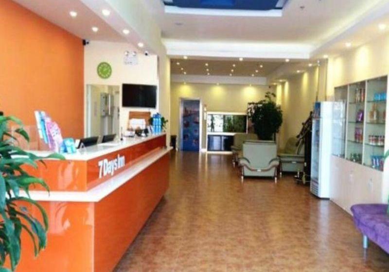 בית מלון כפרי 7 Days Inn Dalian Qian Shan Road Railway Station Food Street Branch