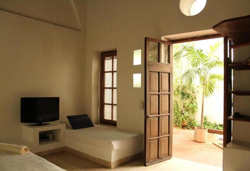 هتل Casa Del Tejadillo