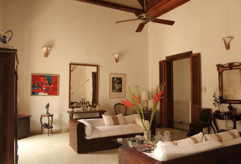 هتل Casa Del Tejadillo