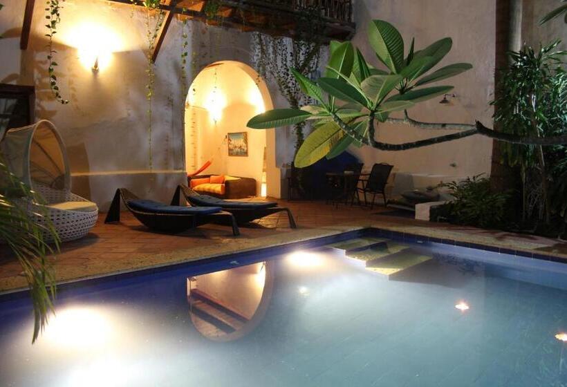 هتل Casa Del Tejadillo