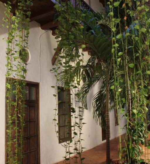 هتل Casa Del Tejadillo
