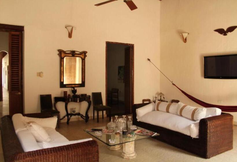 هتل Casa Del Tejadillo