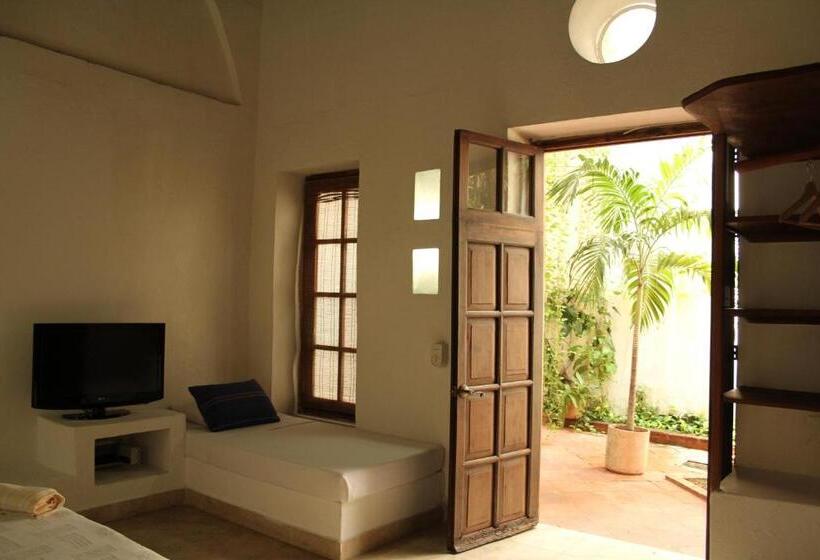 هتل Casa Del Tejadillo