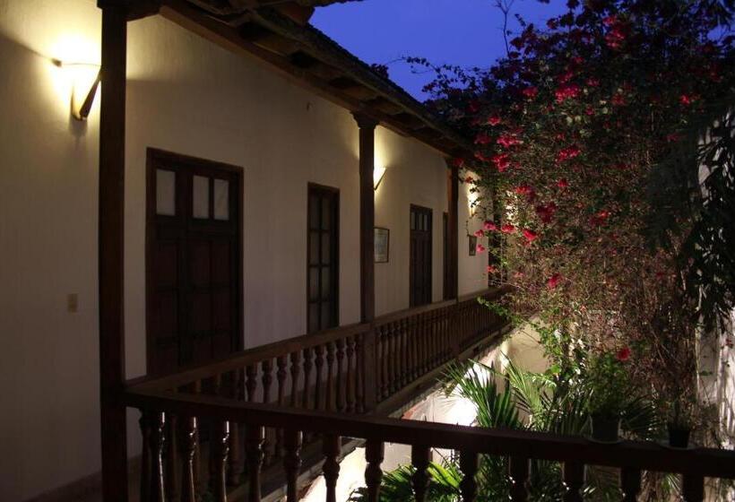 هتل Casa Del Tejadillo