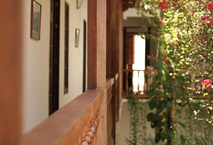 هتل Casa Del Tejadillo