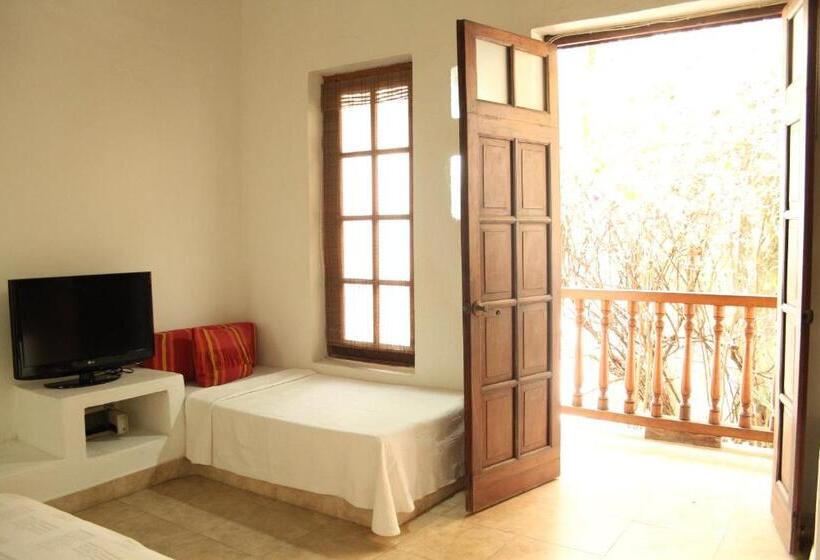 هتل Casa Del Tejadillo