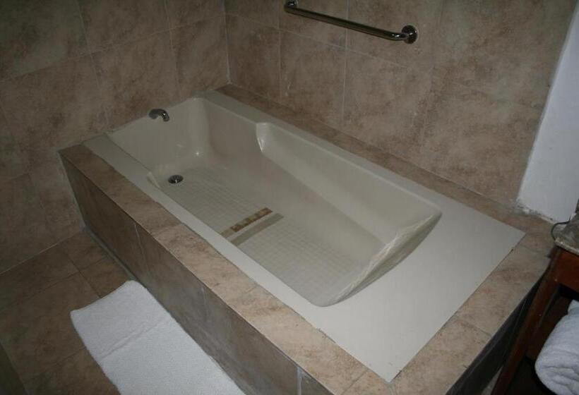 هتل Casa Del Tejadillo
