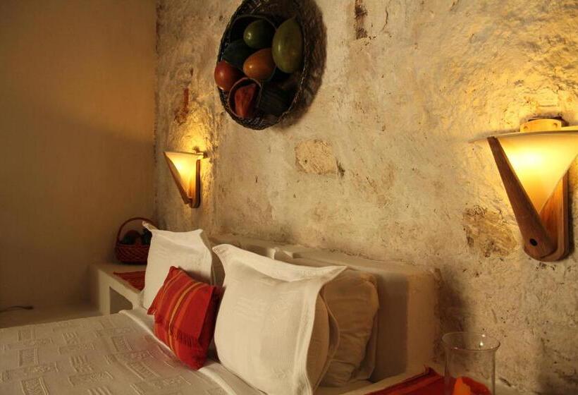هتل Casa Del Tejadillo