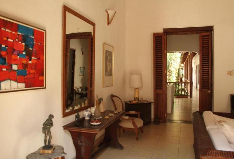 هتل Casa Del Tejadillo