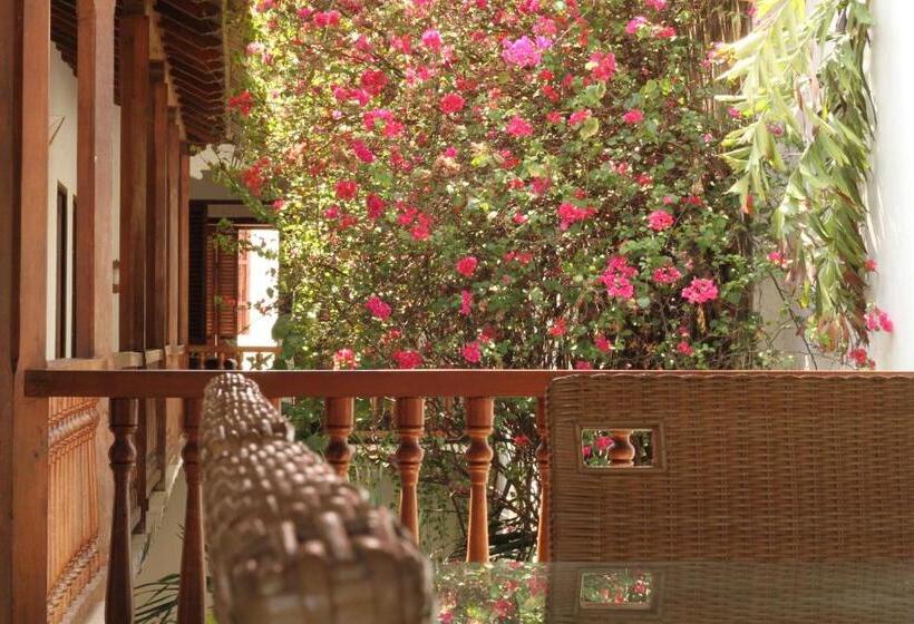 هتل Casa Del Tejadillo