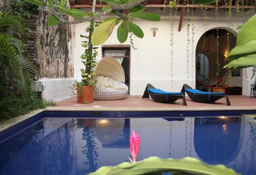 هتل Casa Del Tejadillo