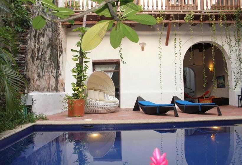 هتل Casa Del Tejadillo