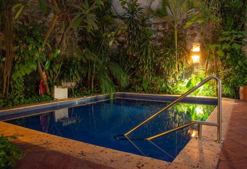 هتل Casa Del Tejadillo