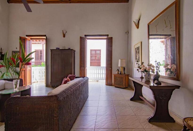 هتل Casa Del Tejadillo