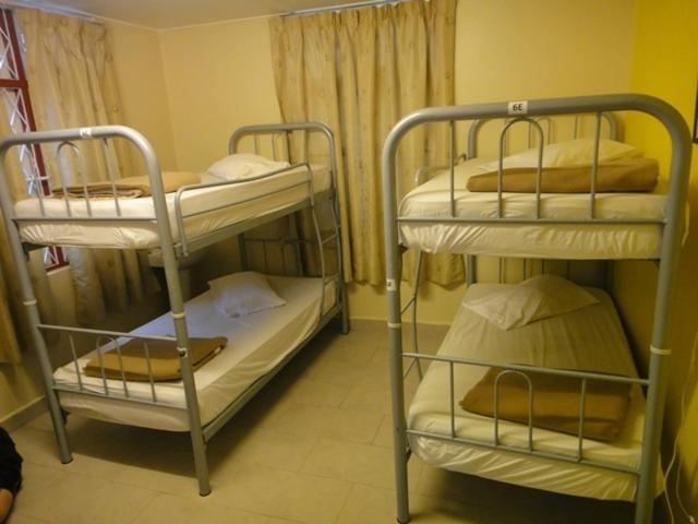 هتل Eight Mentigi Guesthouse