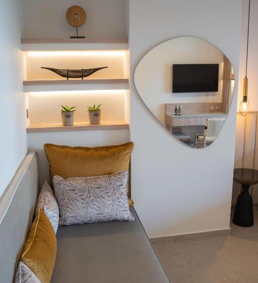 هتل Paralimnio Suites
