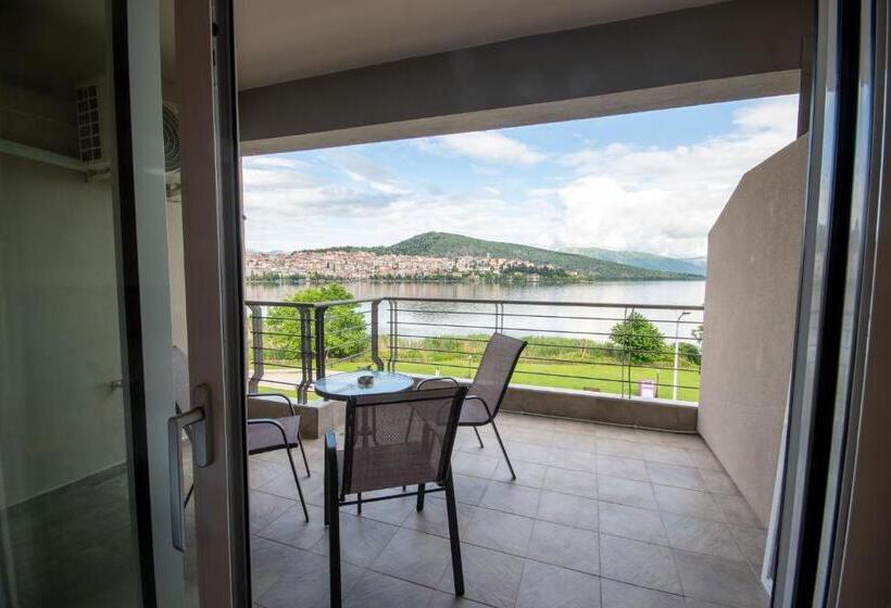هتل Paralimnio Suites