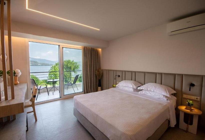 هتل Paralimnio Suites