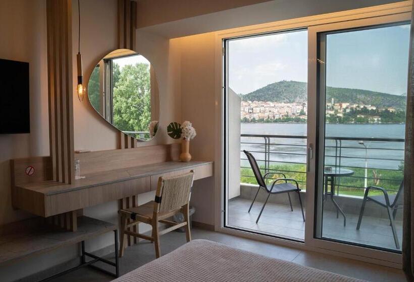 هتل Paralimnio Suites