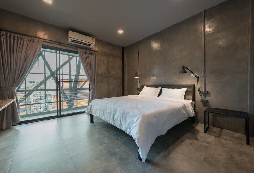 هتل Bed & Bike Hostel