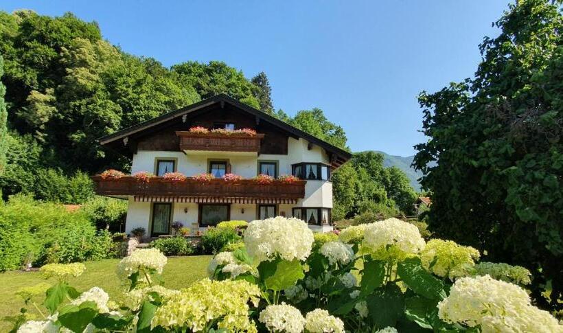 هتل Landhaus Weiß