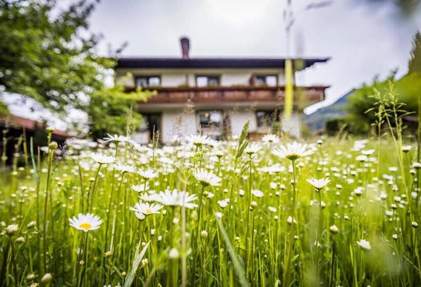 هتل Landhaus Weiß