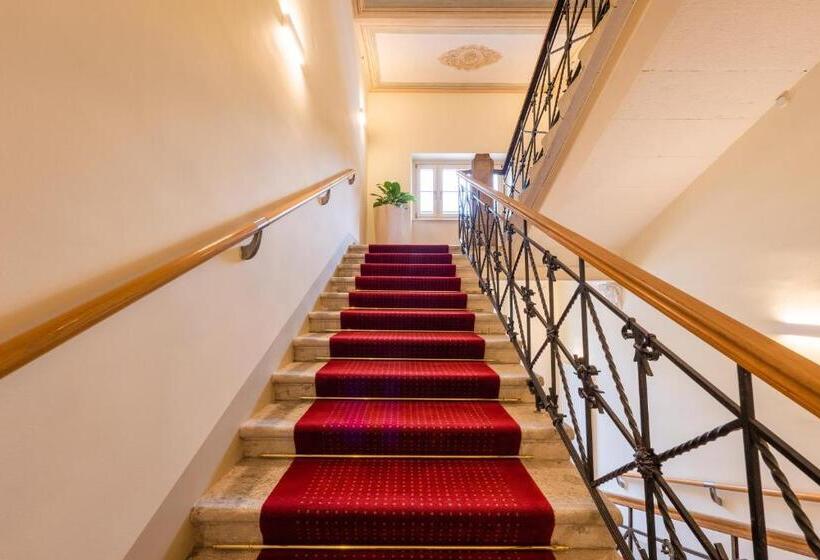 פנסיון Guesthouse   Cultural Center Gustav Mahler